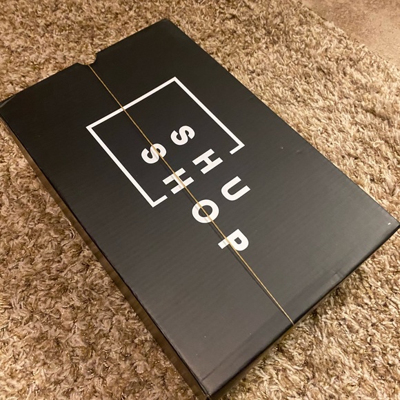 Shu Shop Sneakers - Picture 7 of 7